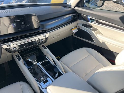 New 2025 Kia Telluride S image 13