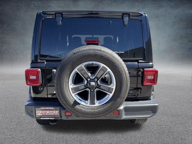 Used 2018 Jeep Wrangler Unlimited Sahara AWD/4WD image 9