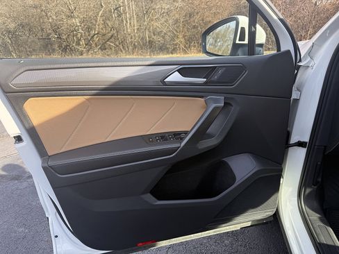 Used 2023 Volkswagen Tiguan SE image 9