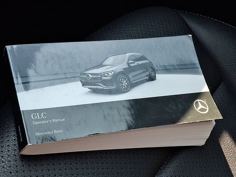 Used 2021 Mercedes-Benz GLC 300 4MATIC w/ Premium Package image 26