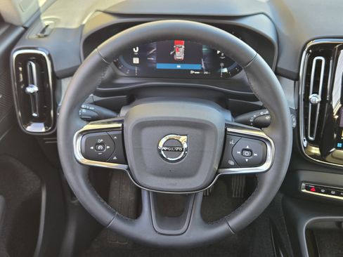 Used 2024 Volvo XC40 B5 Ultimate w/ Protection Package Premier image 37