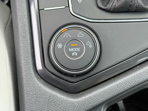 Used 2019 Volkswagen Tiguan SE w/ Panoramic Sunroof Package AWD/4WD image 29