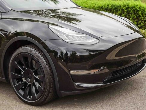 Used 2023 Tesla Model Y Long Range AWD/4WD image 9