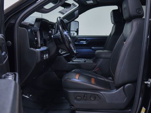 Used 2024 GMC Sierra 2500 AT4 w/ AT4 Premium Plus Package image 2