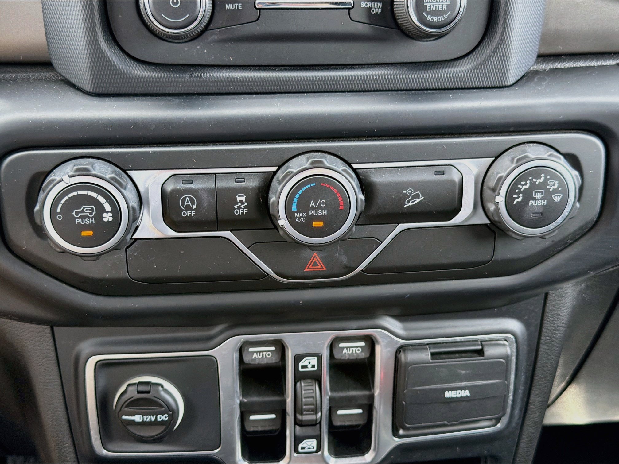 Used 2019 Jeep Wrangler Unlimited Sport S AWD/4WD image 31