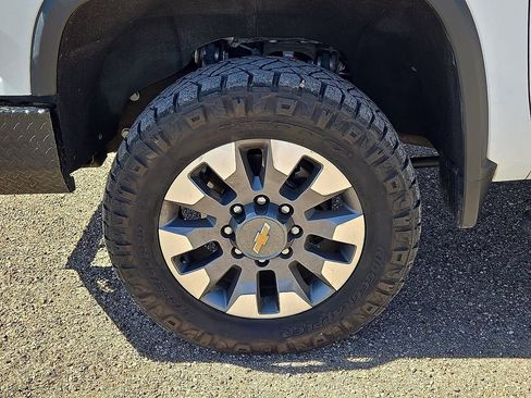 Used 2024 Chevrolet Silverado 2500 LT w/ Texas Edition AWD/4WD image 10