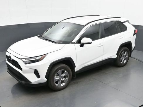 Used 2025 Toyota RAV4 XLE AWD/4WD image 24