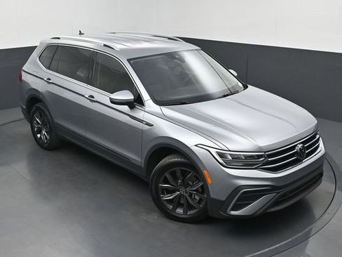 Used 2024 Volkswagen Tiguan SE FWD image 33