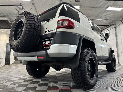 Used 2013 Toyota FJ Cruiser 4WD w/ Upgrade Pkg image 19