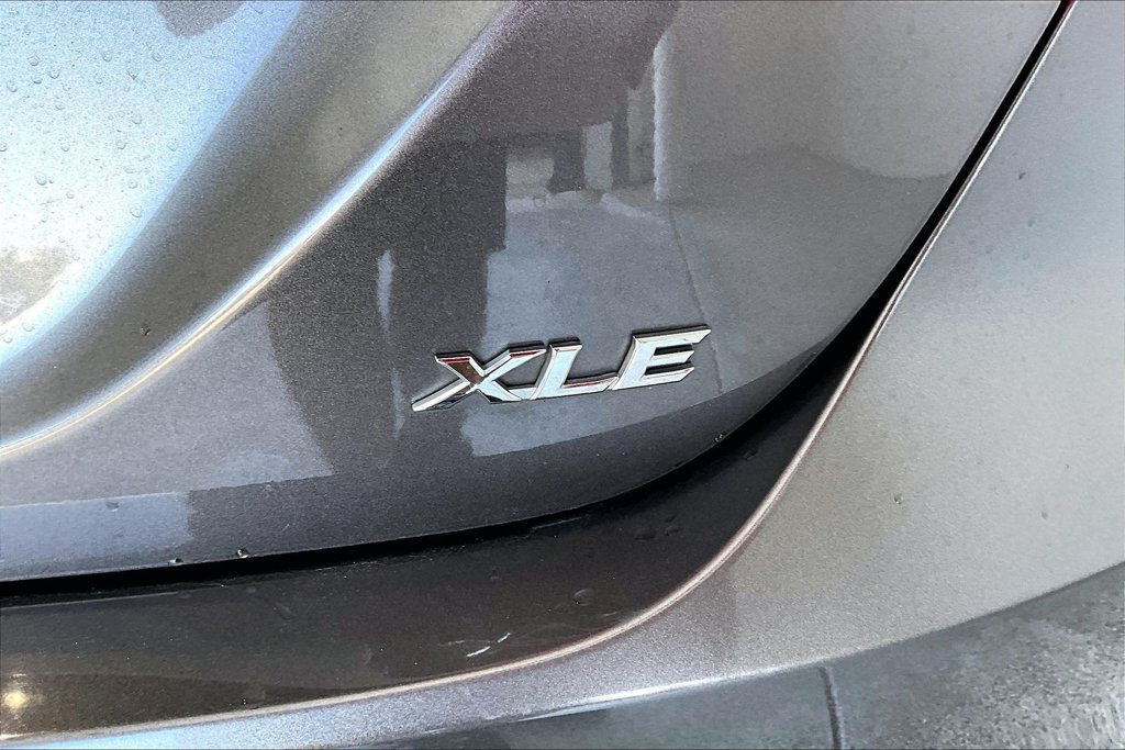 Used 2018 Toyota Camry XLE w/ Driver Assist Package FWD image 38