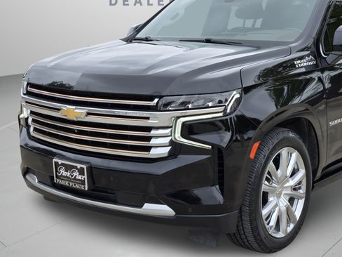 Used 2022 Chevrolet Suburban High Country w/ Max Trailering Package AWD/4WD image 32