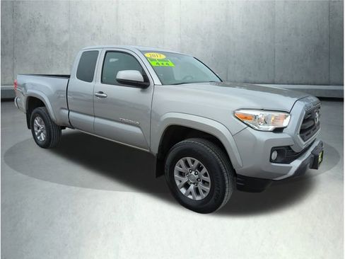 Used 2017 Toyota Tacoma SR5 image 7