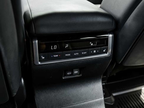 Used 2025 Lexus GX 550 w/ Accessory Package (Z1) AWD/4WD image 31