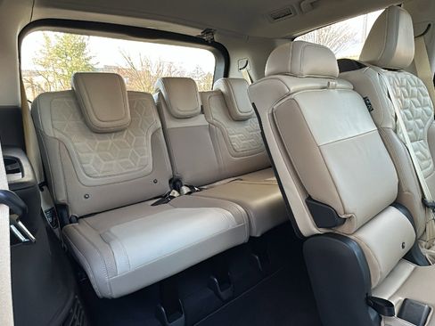 Certified 2025 Nissan Armada Platinum Reserve image 26