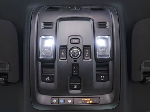 Used 2025 GMC Yukon XL Denali Ultimate AWD/4WD image 18