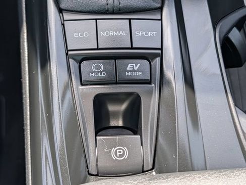 Used 2025 Toyota Camry SE w/ Convenience Package FWD image 17