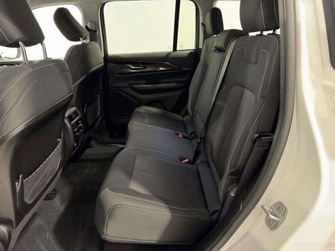 Certified 2023 Jeep Grand Cherokee Laredo image 17