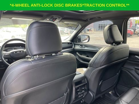 Used 2023 Jeep Grand Cherokee Altitude AWD/4WD image 12