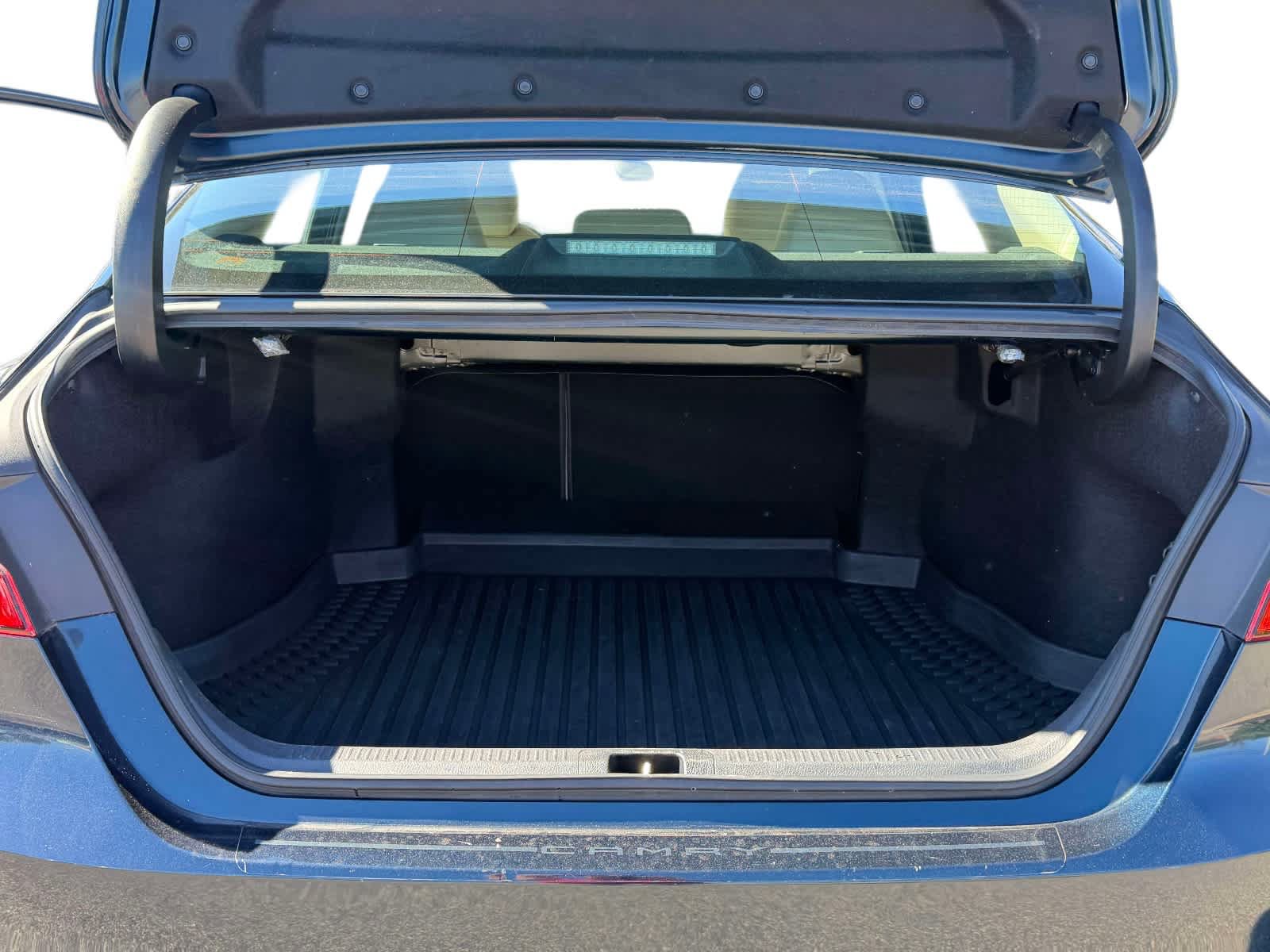 Used 2019 Toyota Camry LE FWD image 8