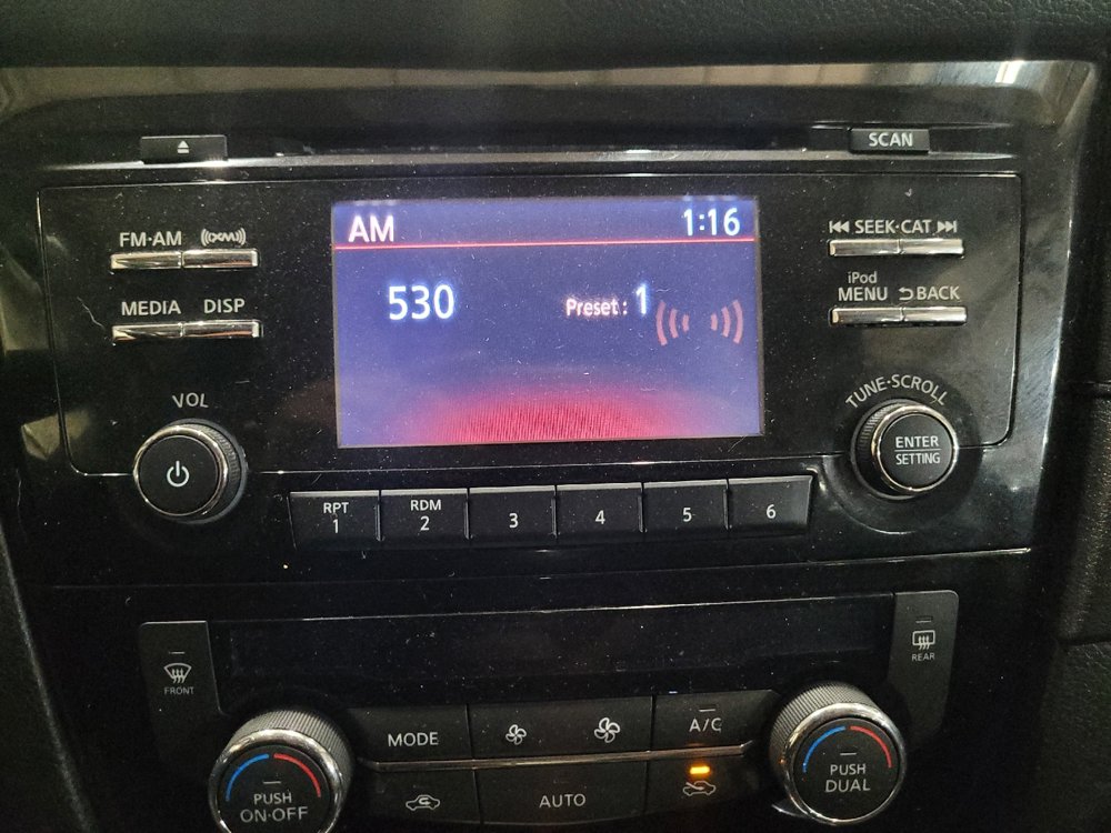 Used 2017 Nissan Rogue SV AWD/4WD image 25