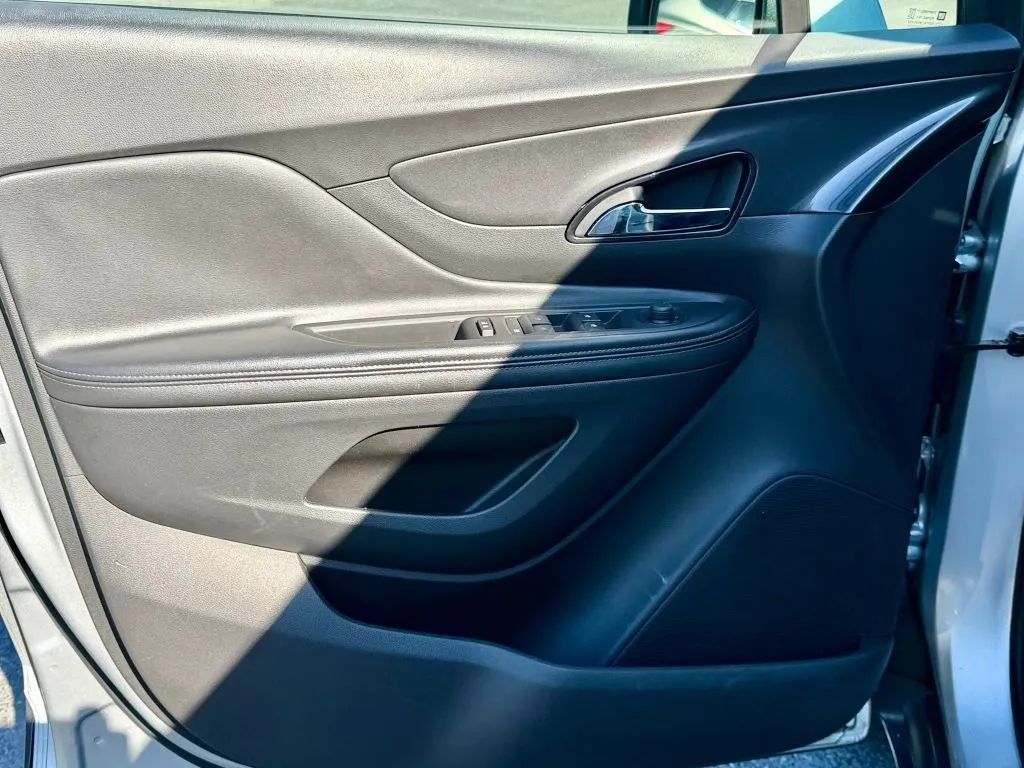Used 2019 Buick Encore Sport Touring AWD/4WD image 13
