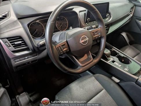 Used 2025 Nissan Rogue SV FWD image 11