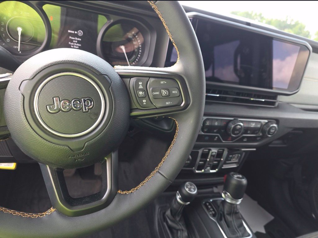 Used 2024 Jeep Wrangler Unlimited w/ Convenience Group AWD/4WD image 2