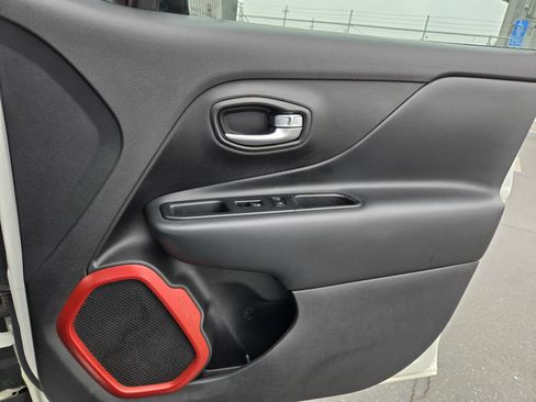 Certified 2019 Jeep Renegade Trailhawk image 35