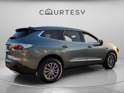 Used 2023 Buick Enclave Essence image 5