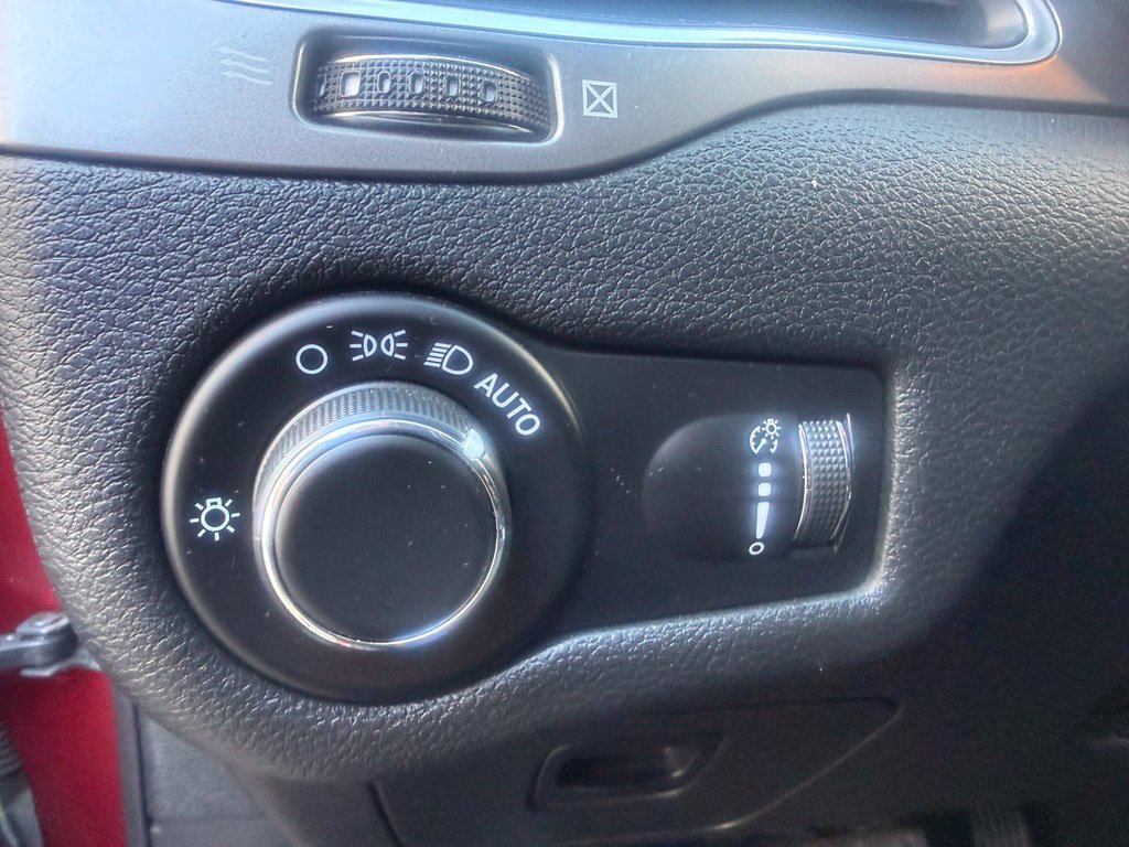 Used 2020 Jeep Cherokee Latitude AWD/4WD image 55