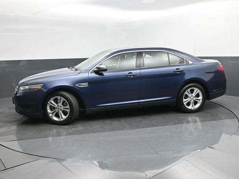 Used 2017 Ford Taurus SE image 2