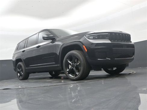 New 2025 Jeep Grand Cherokee L Altitude image 36