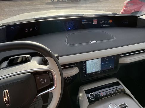 Used 2025 Lincoln Navigator L Reserve image 12