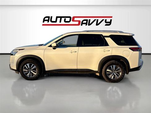 Used 2023 Nissan Pathfinder SL image 4
