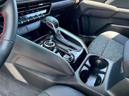 Used 2025 Chevrolet Colorado Z71 AWD/4WD image 20