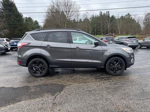 Used 2017 Ford Escape SE w/ Equipment Group 201A AWD/4WD image 8