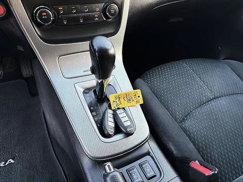 Used 2015 Nissan Sentra SR FWD image 16