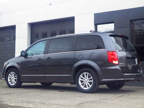 Used 2019 Dodge Grand Caravan SXT image 3