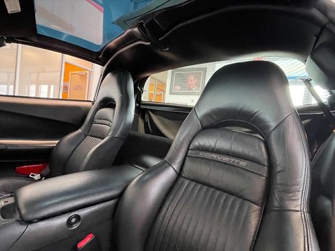 Used 2003 Chevrolet Corvette Coupe w/ Preferred Equipment Group RWD image 18