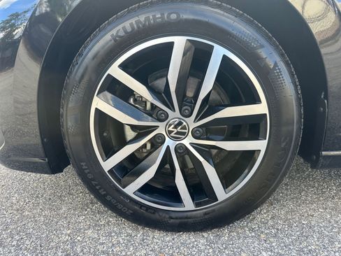 Used 2025 Volkswagen Jetta SE image 29