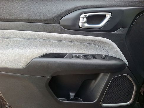 Certified 2022 Jeep Compass Latitude image 10