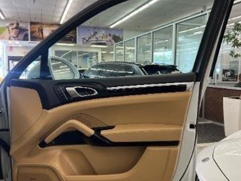 Used 2017 Porsche Cayenne S Platinum w/ Premium Package Plus (Pjy) AWD/4WD image 32
