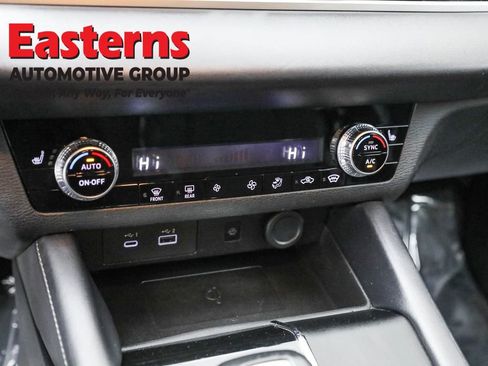 Used 2024 Mitsubishi Outlander SE image 19