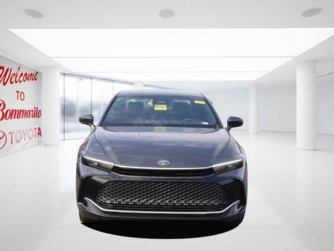 Used 2023 Toyota Crown image 4