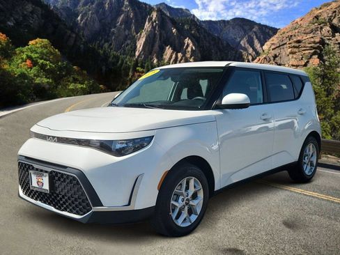 Used 2025 Kia Soul LX w/ LX Technology Package FWD image 5
