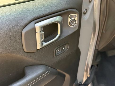 Used 2022 Jeep Wrangler Unlimited Sahara AWD/4WD image 11