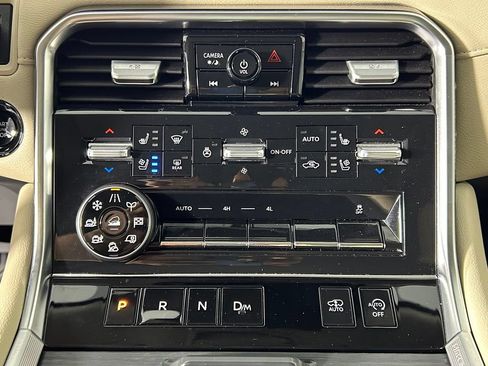 Used 2025 Nissan Armada Platinum Reserve AWD/4WD image 26
