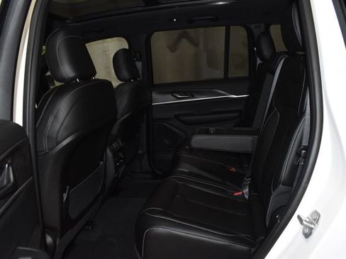 New 2025 Jeep Grand Cherokee Limited image 29