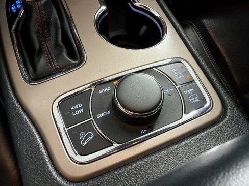 Certified 2017 Jeep Grand Cherokee Overland AWD/4WD image 27