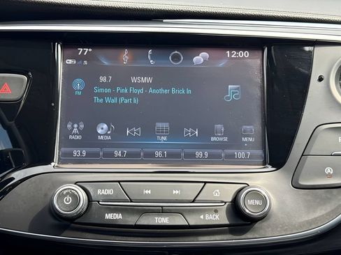 Used 2020 Buick Envision Essence FWD image 9